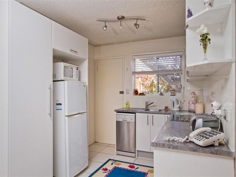 2/5 Douglas Street, Kirra QLD 4225