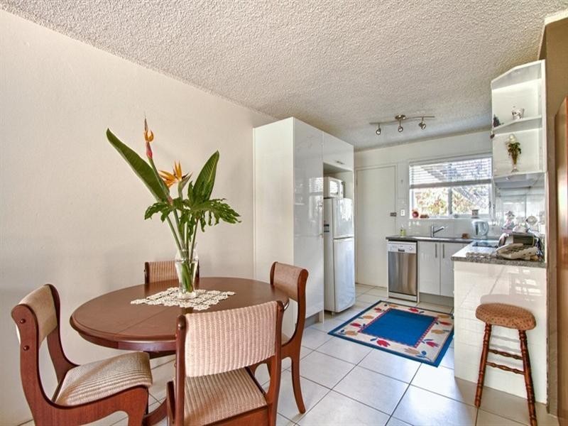 2/5 Douglas Street, Kirra QLD 4225