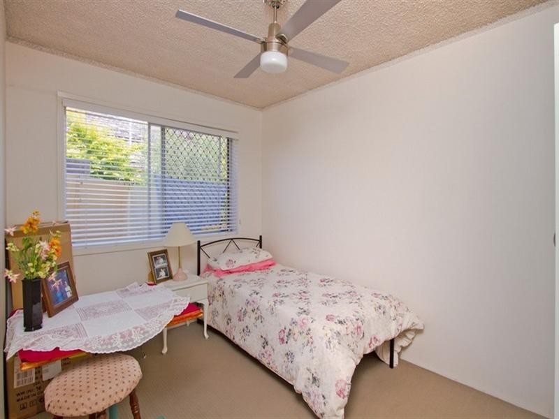 2/5 Douglas Street, Kirra QLD 4225