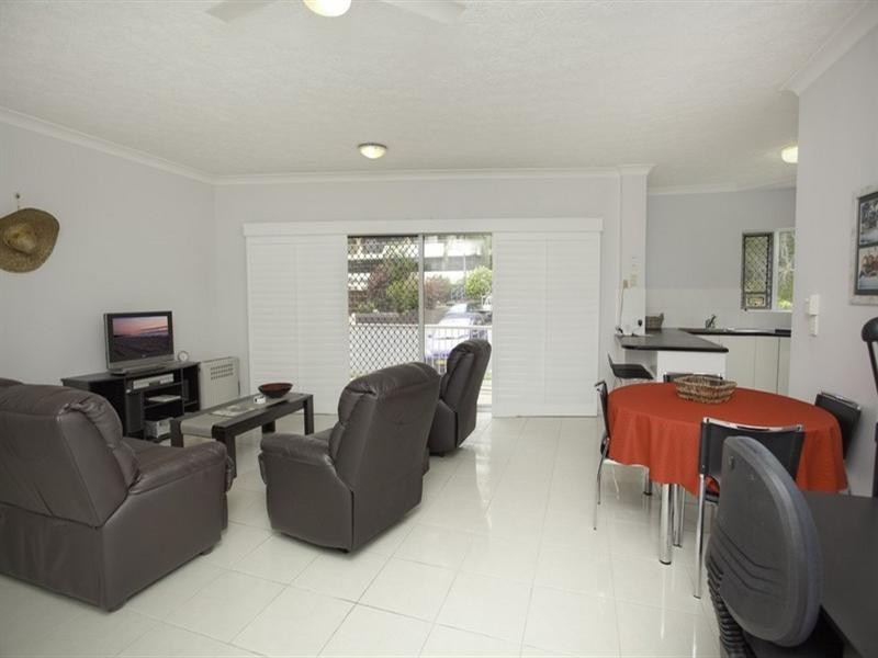 3/20 Marine Parade, Coolangatta QLD 4225