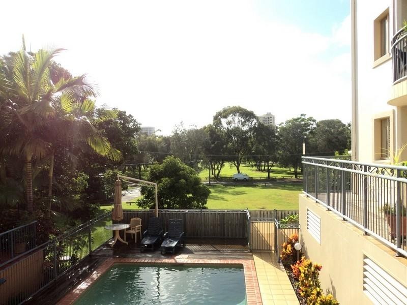 2/40 Dutton Street, Coolangatta QLD 4225