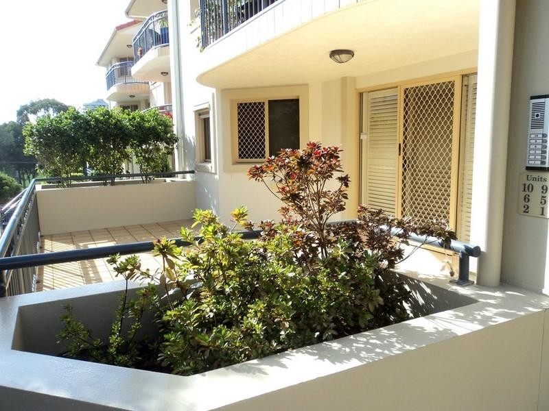 2/40 Dutton Street, Coolangatta QLD 4225