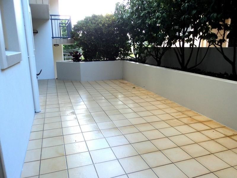 2/40 Dutton Street, Coolangatta QLD 4225