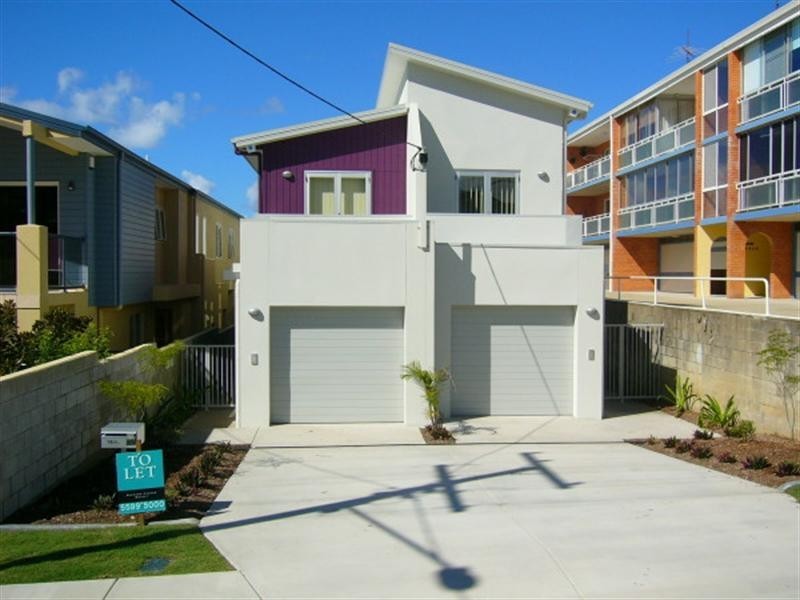 2/48 McLEAN Street, Coolangatta QLD 4225