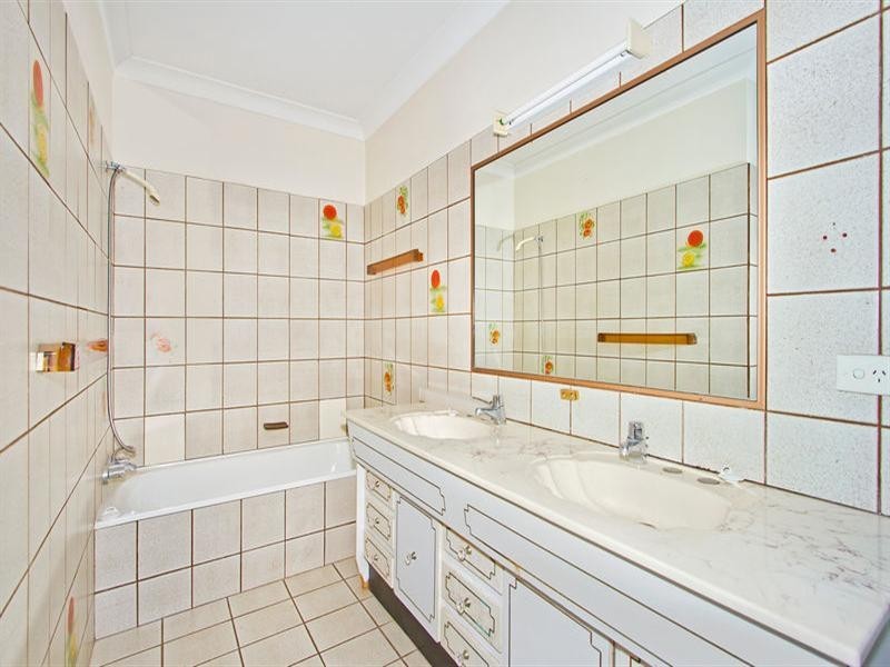 92 GARRICK Street, Coolangatta QLD 4225