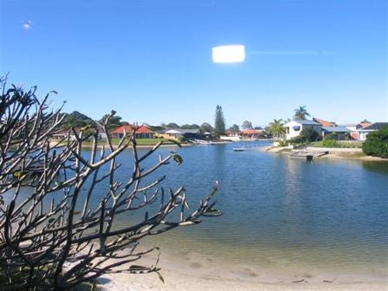 2/21 SHEARWATER Parade, Tweed Heads NSW 2485