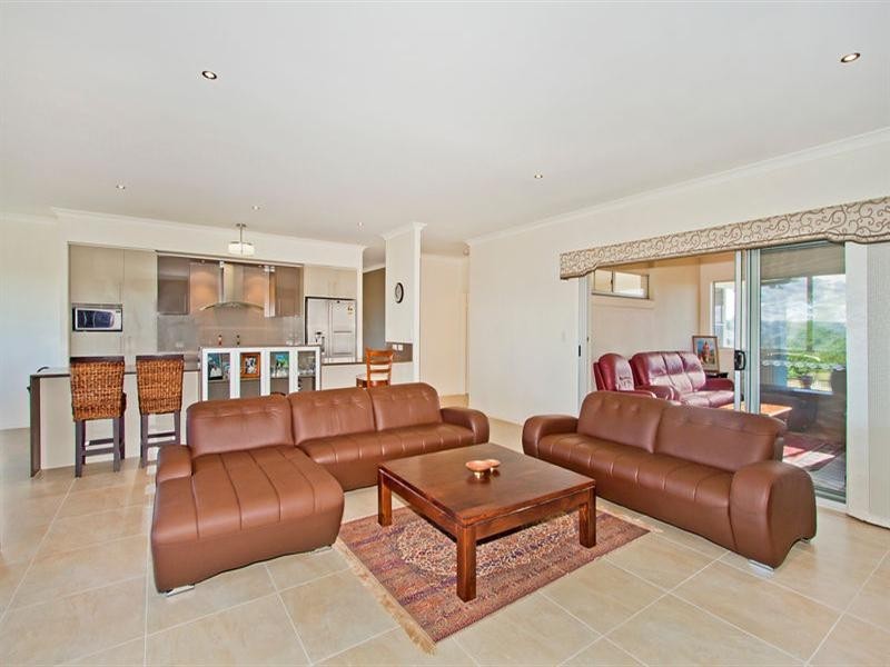 32 Sunnycrest Drive, Terranora NSW 2486