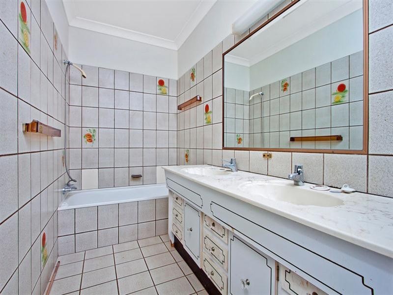 92 Garrick Street, Coolangatta QLD 4225