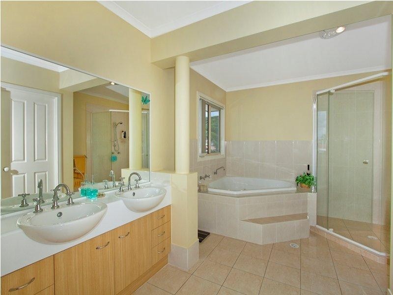 18 Bosun Boulevard, Banora Point NSW 2486