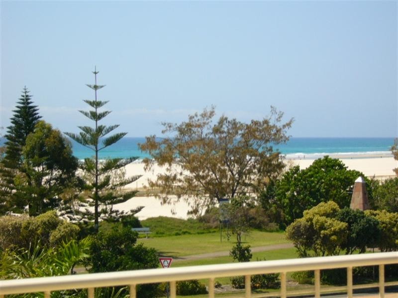 4/27 GOLDEN FOUR Drive, Kirra QLD 4225