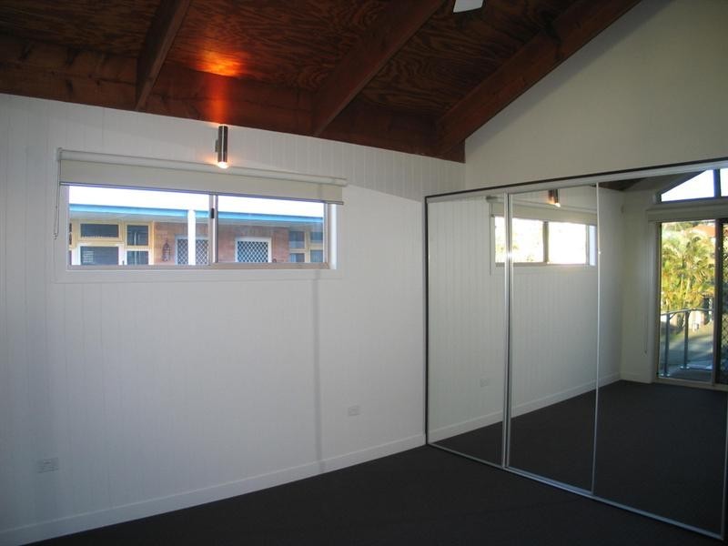 3 CHURCHILL Street, Kirra QLD 4225