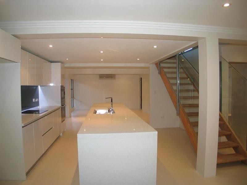 3 CHURCHILL Street, Kirra QLD 4225