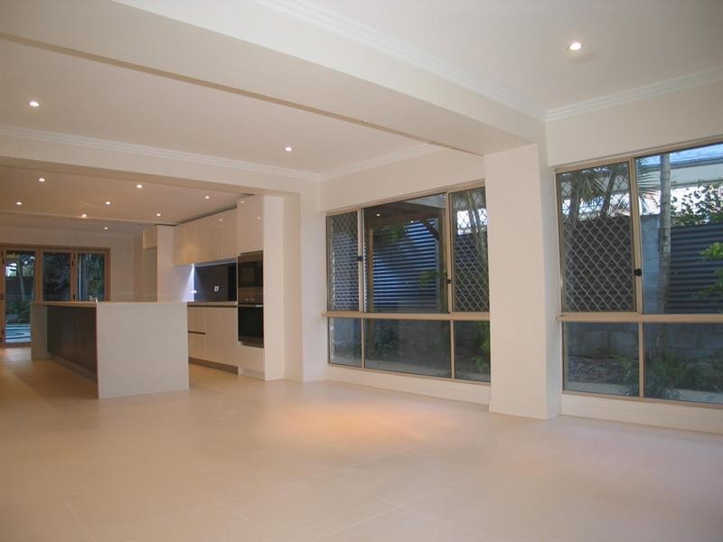 3 CHURCHILL Street, Kirra QLD 4225