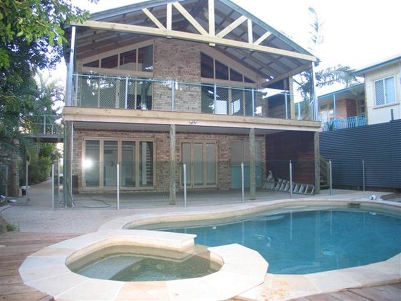 3 CHURCHILL Street, Kirra QLD 4225