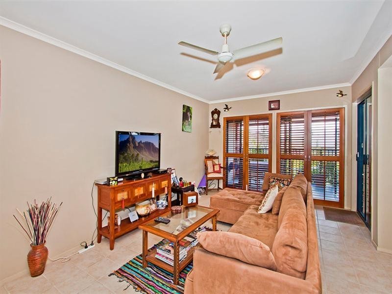 2/7-9 Stapylton Street, Coolangatta QLD 4225