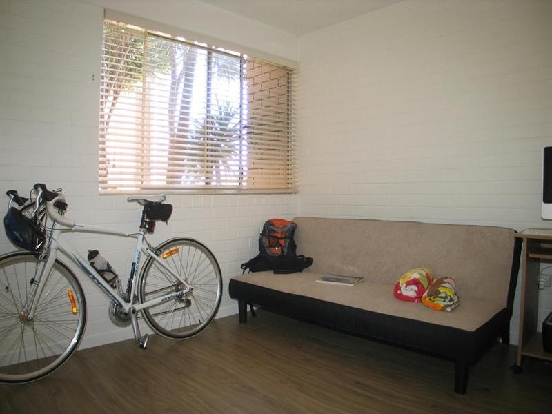 2/28 MILES Street, Coolangatta QLD 4225