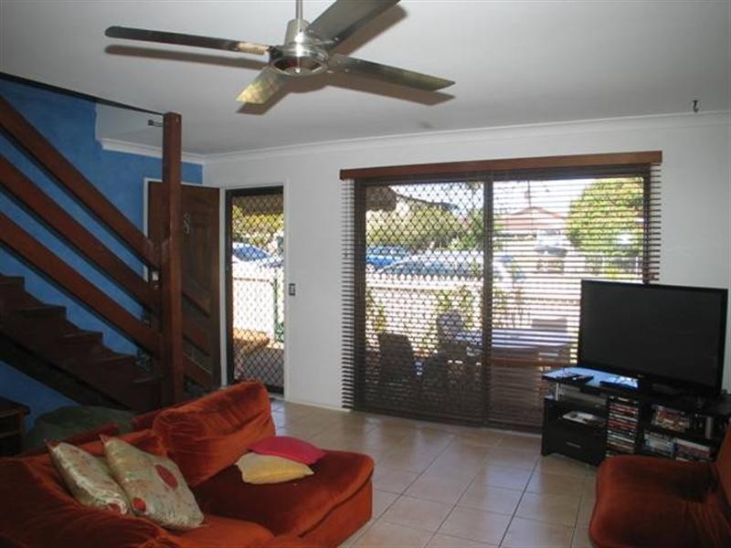 3/8 BOLTON Street, Kirra QLD 4225