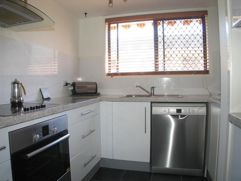 3/8 BOLTON Street, Kirra QLD 4225