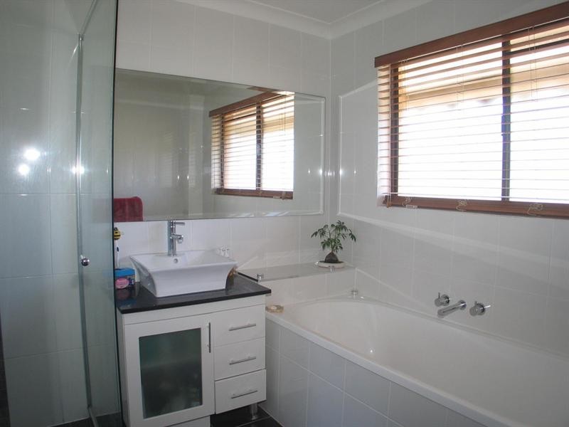 3/8 BOLTON Street, Kirra QLD 4225