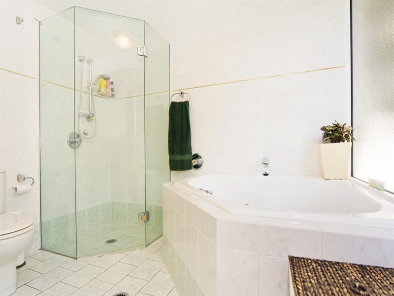 2/2-4 Eden Avenue, Coolangatta QLD 4225