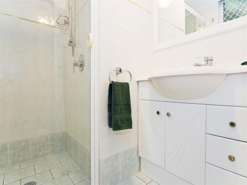 2/2-4 Eden Avenue, Coolangatta QLD 4225