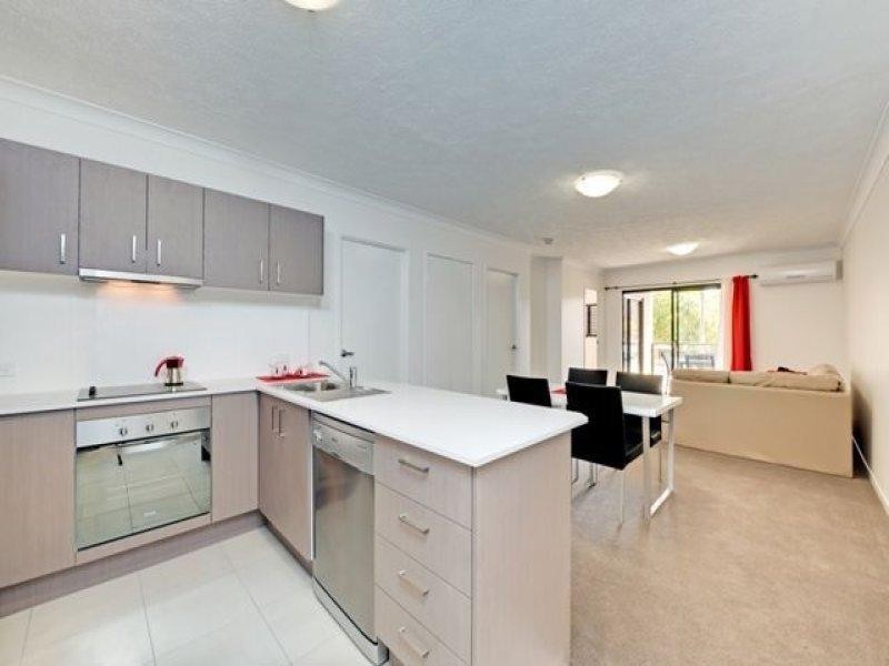 4/135 Cavendish Road, Coorparoo QLD 4151