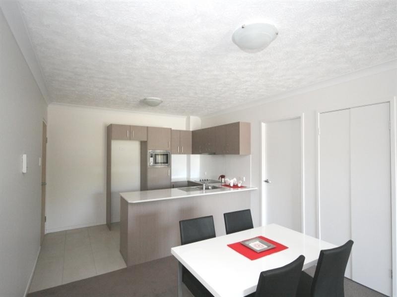 4/135 Cavendish Road, Coorparoo QLD 4151