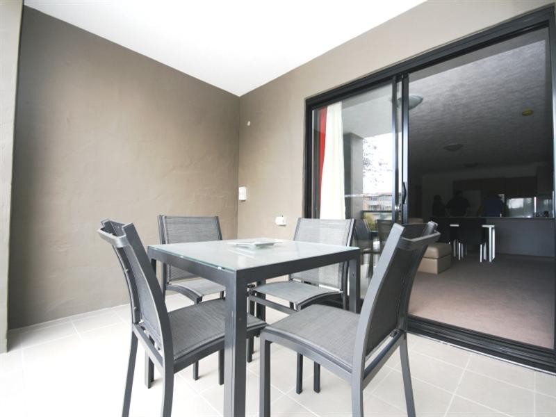 4/135 Cavendish Road, Coorparoo QLD 4151