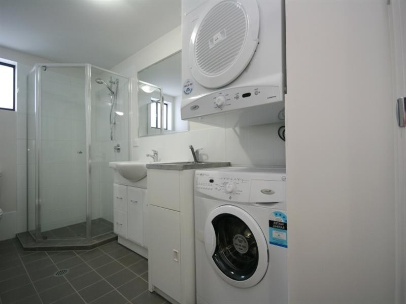 4/135 Cavendish Road, Coorparoo QLD 4151