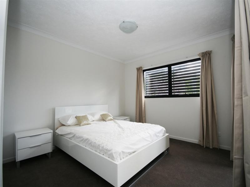 4/135 Cavendish Road, Coorparoo QLD 4151