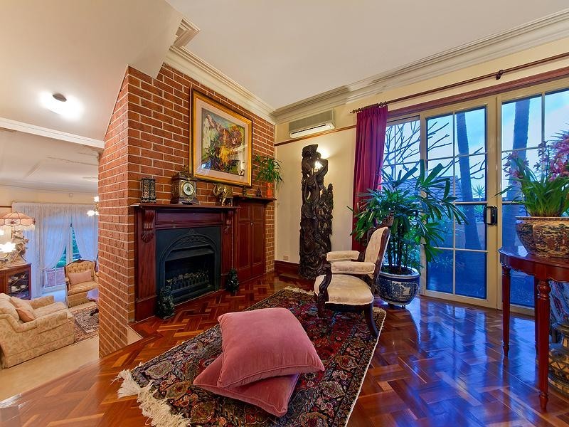 160 Wynnum Road, Norman Park QLD 4170