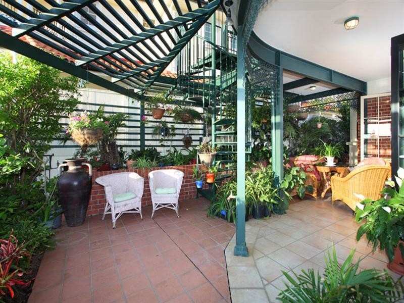 160 Wynnum Road, Norman Park QLD 4170