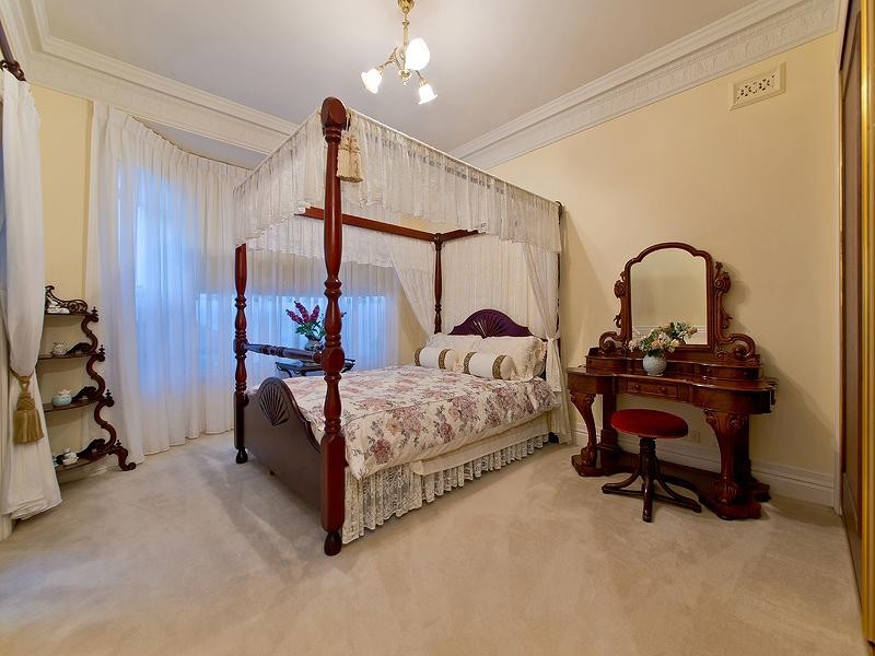 160 Wynnum Road, Norman Park QLD 4170