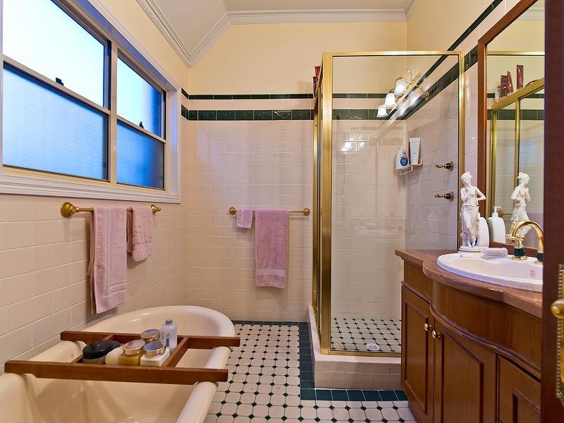 160 Wynnum Road, Norman Park QLD 4170