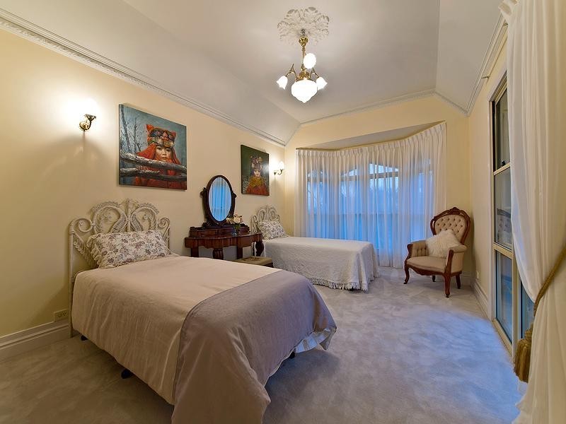 160 Wynnum Road, Norman Park QLD 4170