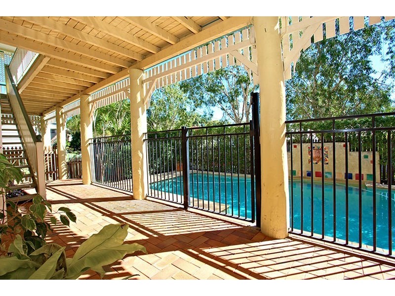 16 Rowsley Street, Greenslopes QLD 4120