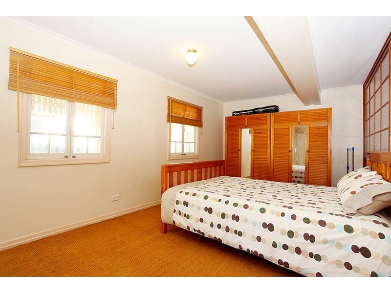 16 Rowsley Street, Greenslopes QLD 4120