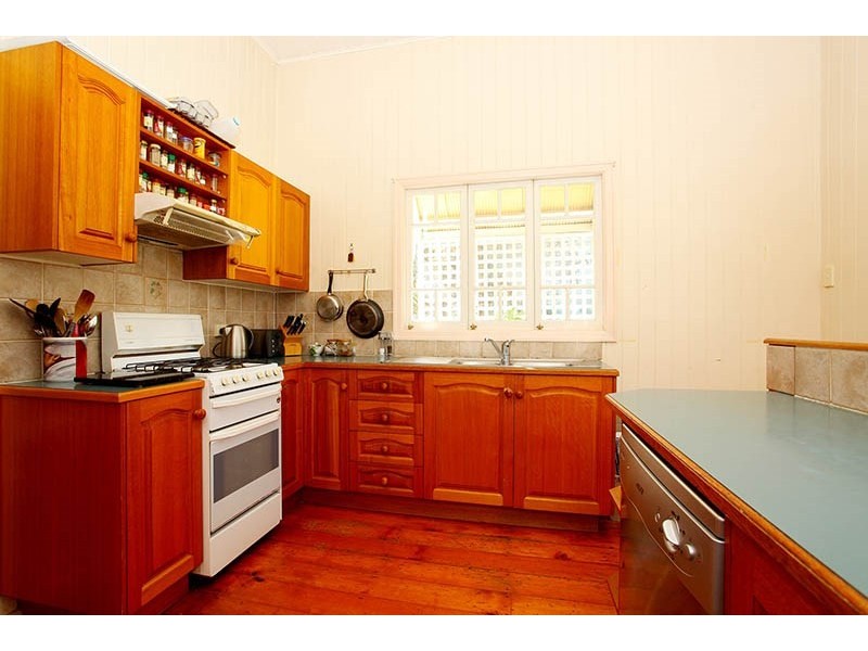 16 Rowsley Street, Greenslopes QLD 4120