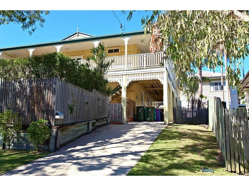16 Rowsley Street, Greenslopes QLD 4120