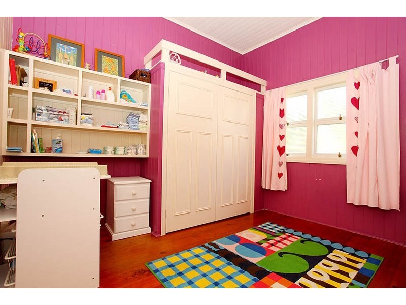 16 Rowsley Street, Greenslopes QLD 4120