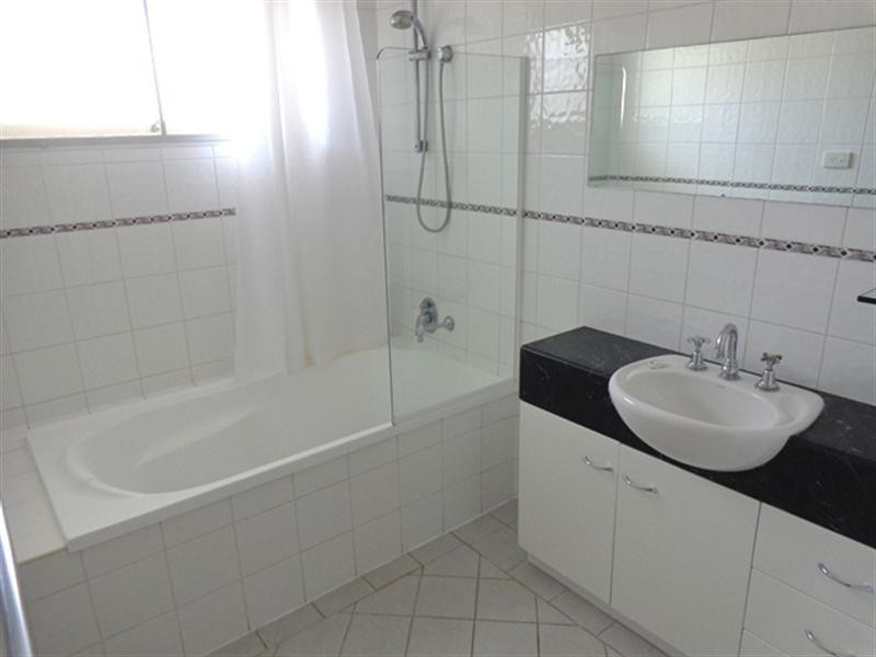 26 McIlwraith Avenue, Norman Park QLD 4170