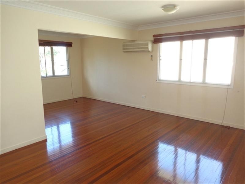 26 McIlwraith Avenue, Norman Park QLD 4170