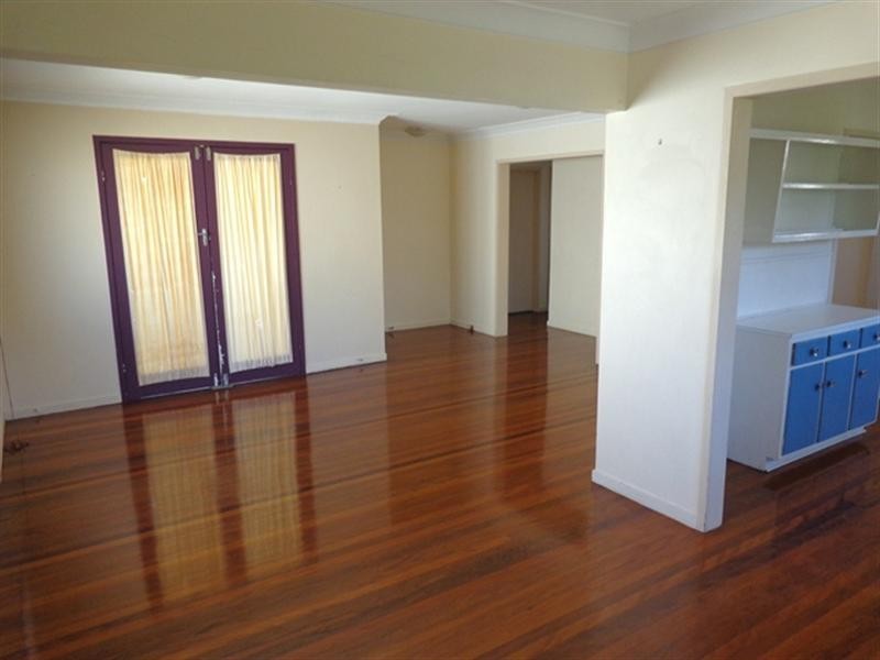 26 McIlwraith Avenue, Norman Park QLD 4170