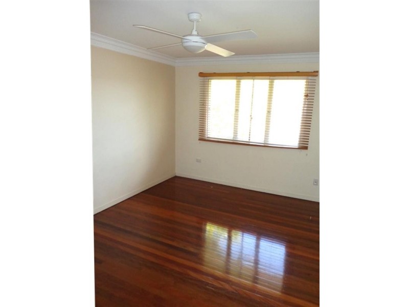 26 McIlwraith Avenue, Norman Park QLD 4170