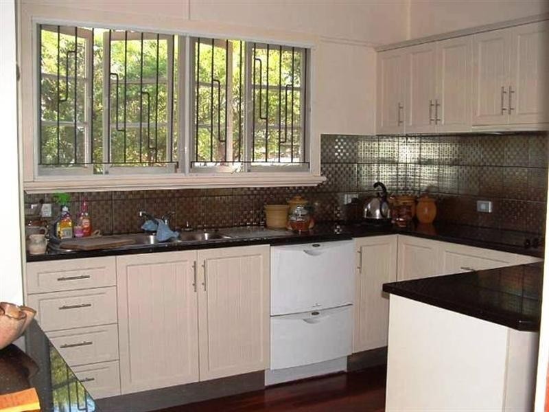 94 Dickenson Street, Carina QLD 4152