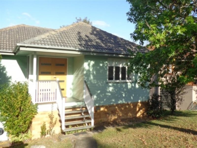 72 Long Street, Camp Hill QLD 4152