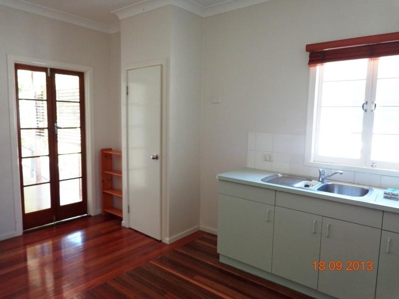 8 Mona Street, Coorparoo QLD 4151