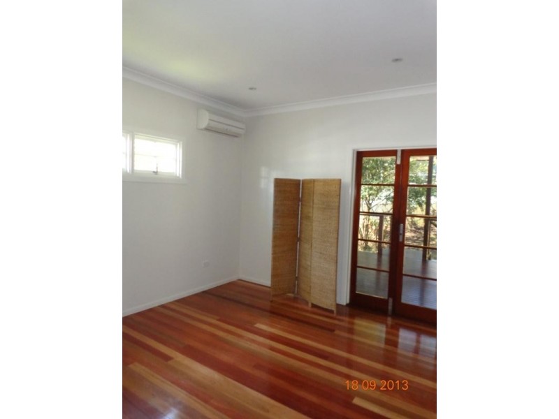 8 Mona Street, Coorparoo QLD 4151