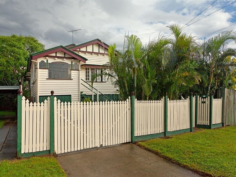 7 Tenth Avenue, Coorparoo QLD 4151