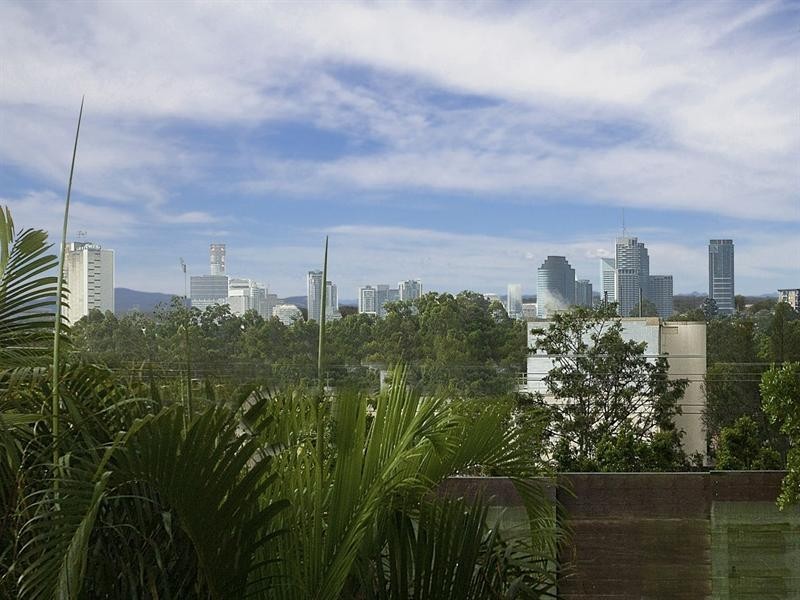 7 Tenth Avenue, Coorparoo QLD 4151